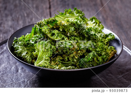 black bowl with kale chips on the table 93039873
