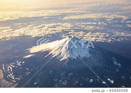 夜明けの富士山 空撮 夜明けの富士山 空撮 93040509