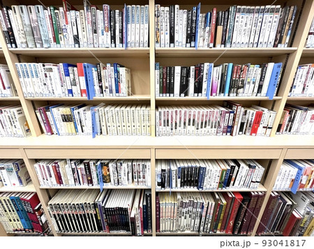 港区にできたばかりの図書館の雰囲気 93041817