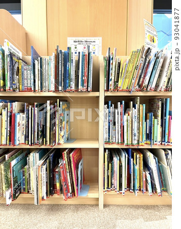 子供向けの新しい図書館 93041877