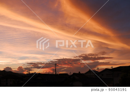 日の出前の空 93043191