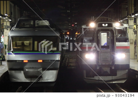 クリスタルエクスプレスと普通列車 93043194