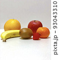 色々な種類の果物 93043310