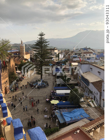 上から見下ろすハマム広場（モロッコ・シェフシャウエン） 93043311