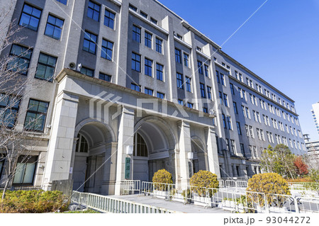 東京都千代田区霞ヶ関　快晴の財務省・国税庁本庁舎 93044272