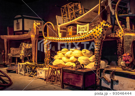 The tomb and treasures of King Tut 93046444