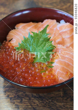 サケ親子丼 サケ親子丼 93046820