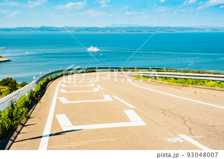 【旅行】海が見える坂道の風景　香川県の豊島 93048007