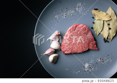 ステーキ　生肉　ランプ 93048625