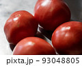 家庭菜園で採れたトマト4個 93048805
