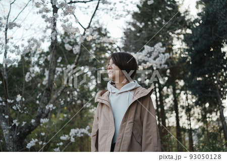 子育てに悩む主婦　アラフォー　育児ストレス 93050128