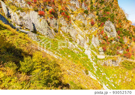 秋の立山黒部アルペンルート　立山ロープウェイからの眺望 93052570