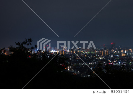 日本の岡山県岡山市の魚見山の朝の景色 93055434