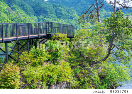 八ッ場あがつま湖 八ッ場ダム 展望スポットの眺め 初夏の風景 八ッ場あがつま湖 八ッ場ダム 展望スポットの眺め 初夏の風景 93055793