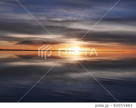 ウユニ塩湖の夕日㉝ ウユニ塩湖の夕日㉝ 93055865