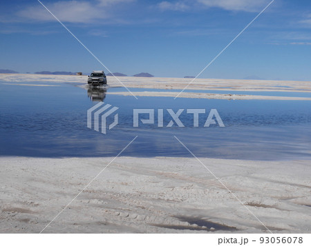 ウユニ塩湖の絶景③ 93056078