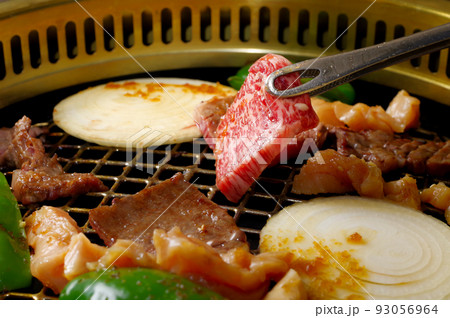 栄養満点！シズル感が漂う焼き肉 93056964