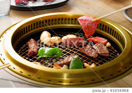栄養満点！シズル感が漂う焼き肉 93056968
