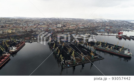 Sea vessels with open cargo compartments for the transportation of coal to consumer. Sea vessels with open cargo compartments for the transportation of coal to consumer. 93057442