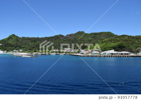 小笠原諸島 おがさわら丸から見た父島港 小笠原諸島 おがさわら丸から見た父島港 93057778
