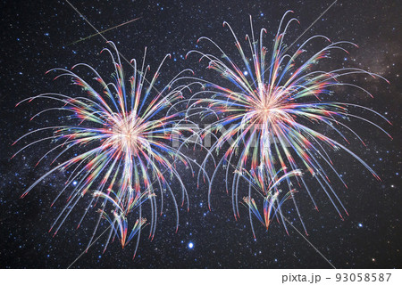 満天の星空を背景に打ち上がる花火 満天の星空を背景に打ち上がる花火 93058587