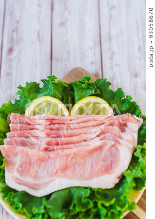 豚肉 ロース 薄切り 豚肉 ロース 薄切り 93058670
