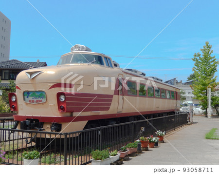 懐かしいボンネット型特急電車が保存されている北陸新幹線小松駅脇の土居原ボンネット広場 93058711
