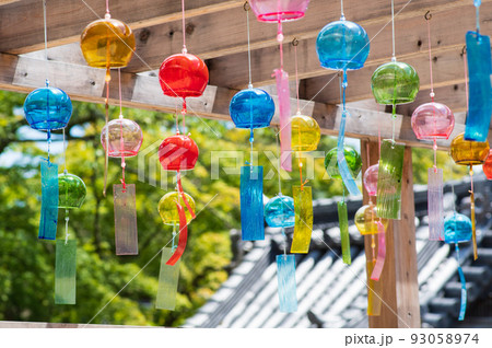 滋賀県大津　西教寺の風鈴 93058974