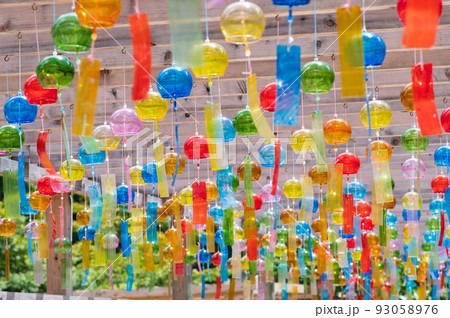 滋賀県大津　西教寺の風鈴 93058976