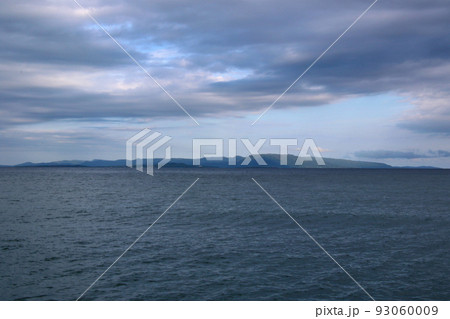石垣島 フサキビーチ 西表島 方面を望む 石垣島 フサキビーチ 西表島 方面を望む 93060009