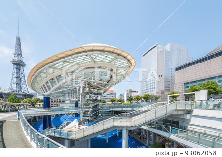 オアシス21水の宇宙船越しにMIRAI TOWERを望む 93062058