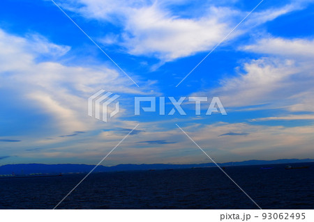 海の上の空 93062495