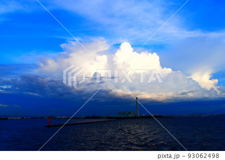 海の上の空 93062498