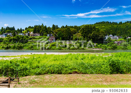 魚野川と田舎の風景(撮影・新潟県魚沼市) 魚野川と田舎の風景(撮影・新潟県魚沼市) 93062633