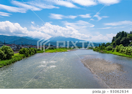 魚野川と田舎の風景(撮影・新潟県魚沼市) 魚野川と田舎の風景(撮影・新潟県魚沼市) 93062634