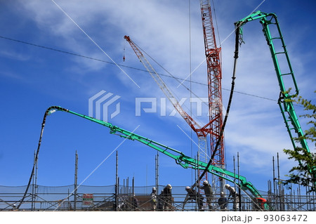 生コンクリート打設作業　イメージ 93063472