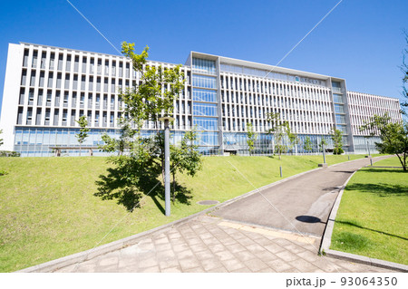 【大田公園】広場と大学の見える風景 93064350