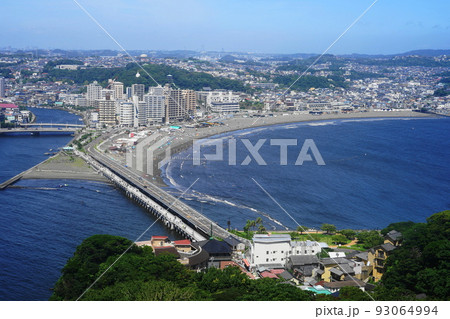 8月　藤沢354江の島弁天橋と海の家･片瀬東浜海水浴場･江の島シーキャンドル 93064994