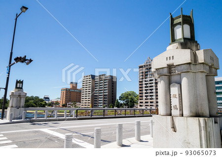 【殿橋】歴史を感じる御影石造りの親柱 93065073