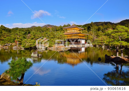 秋の京都・金閣寺 93065616