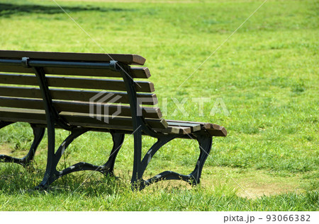 公園のベンチ 公園のベンチ 93066382