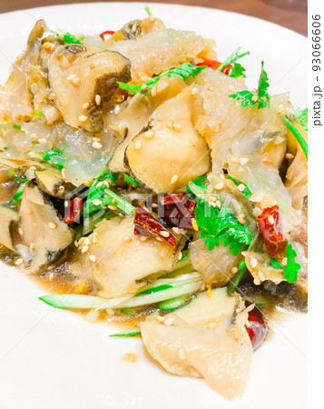 中国料理の冷菜・老醋香螺拌蜇頭(サザエとくらげの黒酢和え) 中国料理の冷菜・老醋香螺拌蜇頭(サザエとくらげの黒酢和え) 93066606