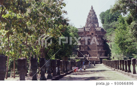 Prasat Hin Phanom Rung / パノムルン遺跡(参道から本堂へ)@Thai Prasat Hin Phanom Rung / パノムルン遺跡(参道から本堂へ)@Thai 93066896