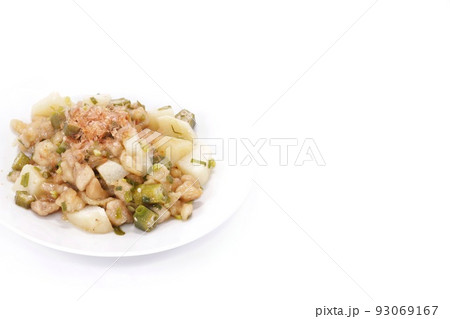 オクラと長芋の炒め煮 和風のおかず 明るい背景 オクラと長芋の炒め煮 和風のおかず 明るい背景 93069167