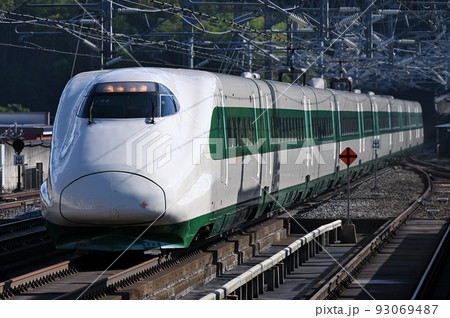 東北新幹線のE2系J66編成やまびこ(200系カラー)の写真素材 東北新幹線のE2系J66編成やまびこ(200系カラー)の写真素材
