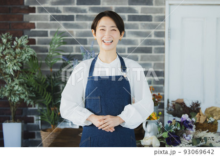 女性 花屋 仕事 女性 花屋 仕事 93069642