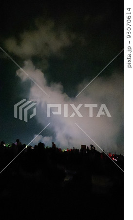 奇跡！フェニックス花火を打ち上げた煙から現れた鳳凰 93070614