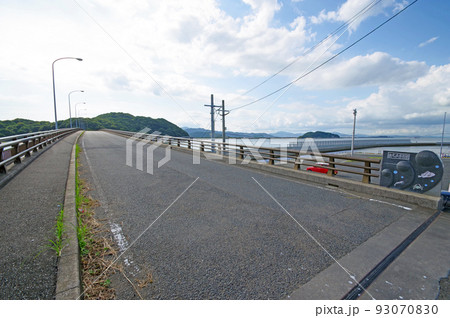 福岡県行橋市の沓尾長井漁港へ続く長寿大橋 93070830