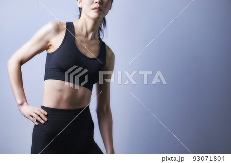 女性  ウエスト　くびれ　筋トレ　ダイエット 93071804