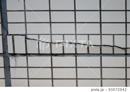外壁タイルのひび割れ　イメージ 93072042